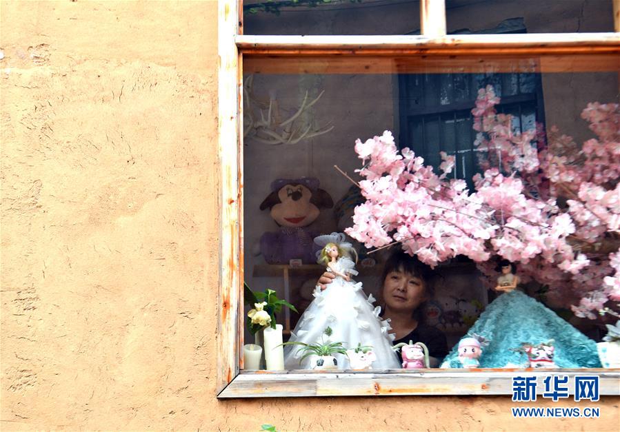 (新華全媒頭條·走向我們的小康生活·圖文互動)(9)大山深處有“新家”——大別山村繪出現(xiàn)代版“富春山居圖”