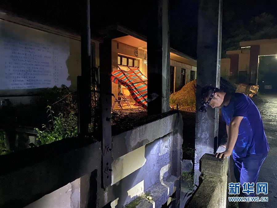 (防汛抗洪·圖文互動)(2)目擊洞庭抗洪“風(fēng)向標(biāo)”挺過第一波攻擊