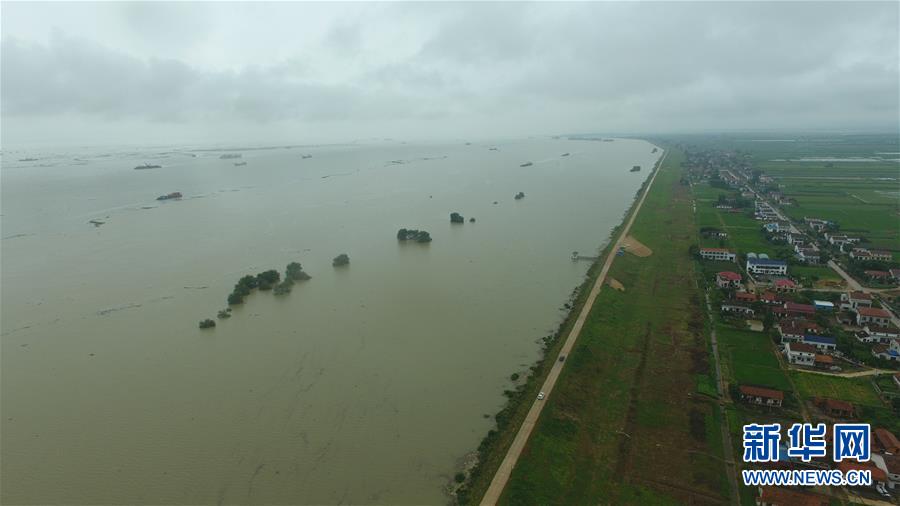 （防汛抗洪&middot;圖文互動(dòng)）（5）&ldquo;險(xiǎn)情不可怕，可怕的是不能及時(shí)發(fā)現(xiàn)險(xiǎn)情&rdquo;&mdash;&mdash;洞庭湖巡堤查險(xiǎn)現(xiàn)場直擊