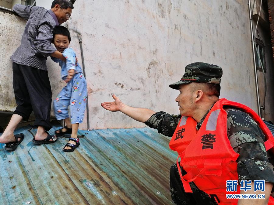 （防汛抗洪&middot;圖文互動）（6）解放軍和武警抗洪搶險部隊各級黨組織充分發(fā)揮戰(zhàn)斗堡壘作用