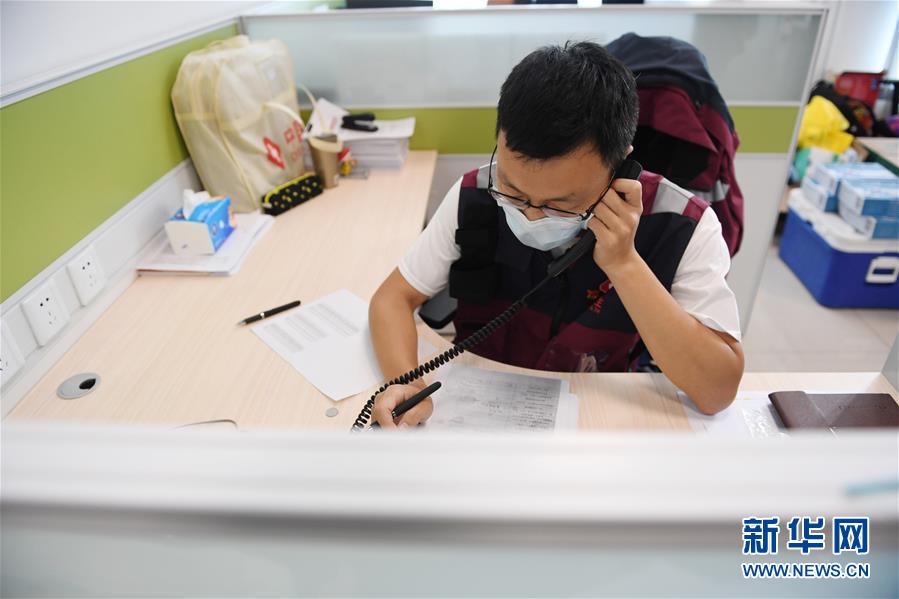 （新華全媒頭條&middot;圖文互動(dòng)）（2）首都再戰(zhàn)&ldquo;疫&rdquo;，難忘40天&mdash;&mdash;寫在北京應(yīng)急響應(yīng)級(jí)別降級(jí)之際