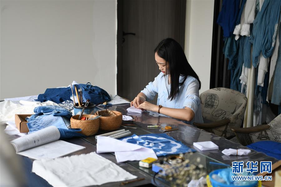 （新華全媒頭條&middot;走向我們的小康生活&middot;圖文互動）（13）奮斗繪就&ldquo;新天府&rdquo;&mdash;&mdash;川蜀大地干群&ldquo;戰(zhàn)貧&rdquo;軌跡掃描