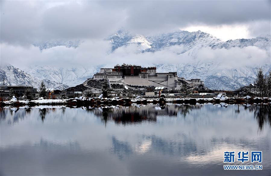 （在習(xí)近平新時(shí)代中國(guó)特色社會(huì)主義思想指引下&mdash;&mdash;新時(shí)代新作為新篇章&middot;習(xí)近平總書記關(guān)切事&middot;圖文互動(dòng)）（3）綠色映底蘊(yùn)，山水見初心&mdash;&mdash;生態(tài)優(yōu)先、綠色發(fā)展持續(xù)造福群眾美好生活