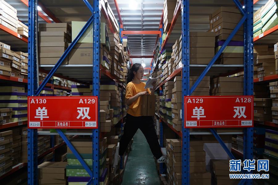 (民生直通車·圖文互動)(5)生產(chǎn)線“突圍” 創(chuàng)新領(lǐng)跑“下一站”——“中國女鞋之都”轉(zhuǎn)型升級之路