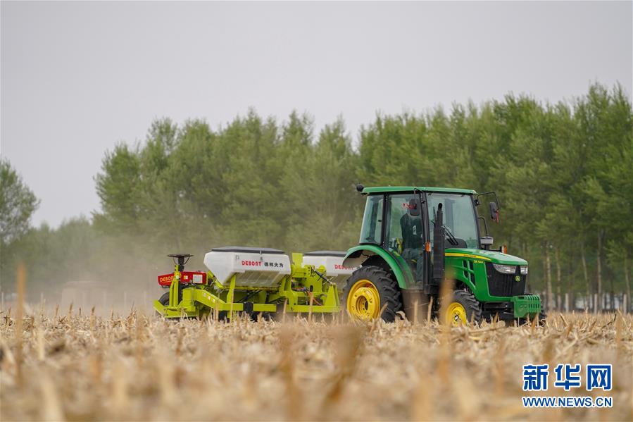 （在習(xí)近平新時(shí)代中國特色社會(huì)主義思想指引下&mdash;&mdash;新時(shí)代新作為新篇章&middot;習(xí)近平總書記關(guān)切事&middot;圖文互動(dòng)）（7）為黑土加&ldquo;油&rdquo;&mdash;&mdash;&ldquo;耕地中的大熊貓&rdquo;，我們這樣保護(hù)
