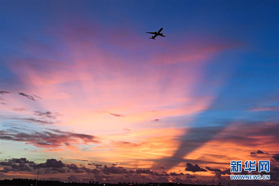 （在習(xí)近平新時(shí)代中國特色社會(huì)主義思想指引下&mdash;&mdash;新時(shí)代新作為新篇章&middot;習(xí)近平總書記關(guān)切事&middot;圖文互動(dòng)）（6）感受開放新魅力&mdash;&mdash;海南自由貿(mào)易港建設(shè)開局觀察