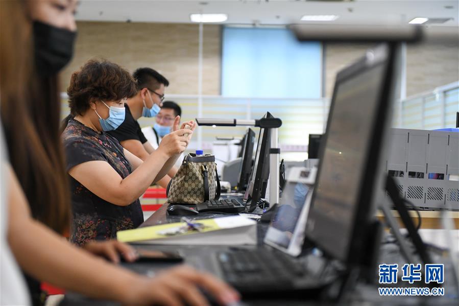 （在習(xí)近平新時代中國特色社會主義思想指引下&mdash;&mdash;新時代新作為新篇章&middot;習(xí)近平總書記關(guān)切事&middot;圖文互動）（9）激發(fā)每個經(jīng)濟(jì)&ldquo;細(xì)胞&rdquo;的活力&mdash;&mdash;千方百計把市場主體保護(hù)好