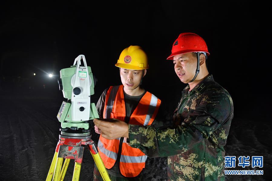 （軍事&middot;圖文互動）（2）為導(dǎo)彈筑巢的&ldquo;彝族雄鷹&rdquo;&mdash;&mdash;記&ldquo;最美新時代革命軍人&rdquo;沙子呷