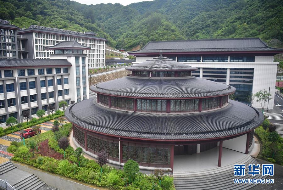 （新華視點(diǎn)&middot;圖文互動）（4）學(xué)校建漂亮點(diǎn)本無錯，為何這所&ldquo;豪華中學(xué)&rdquo;讓人困惑？