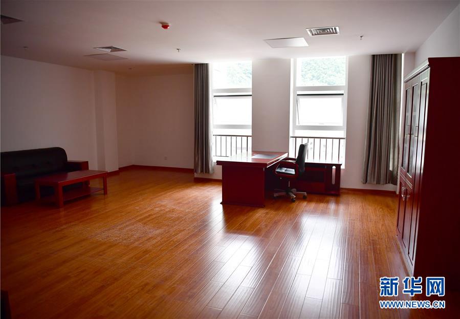 （新華視點(diǎn)&middot;圖文互動）（6）學(xué)校建漂亮點(diǎn)本無錯，為何這所&ldquo;豪華中學(xué)&rdquo;讓人困惑？