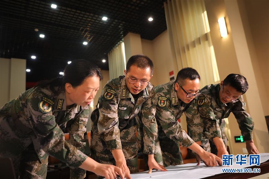 (圖文互動)(1)對黨赤“淳” 為國志“靜”——記戰(zhàn)略支援部隊某部高級工程師淳靜