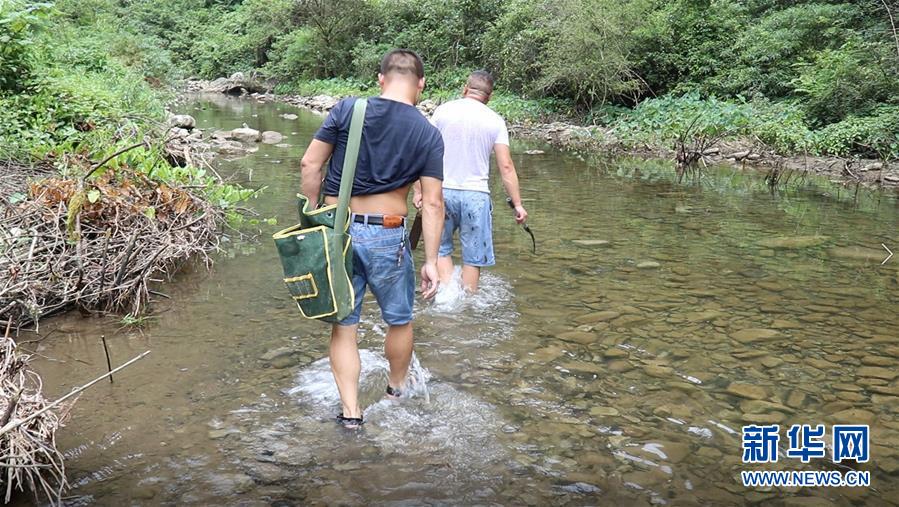 （高溫下的勞動者&middot;圖文互動）（1）高溫襲來，他們用雙手守護(hù)貧困大山