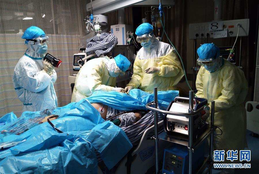 (新華全媒頭條·圖文互動)(11)以仁心仁術造福人民——寫在第三個中國醫(yī)師節(jié)之際