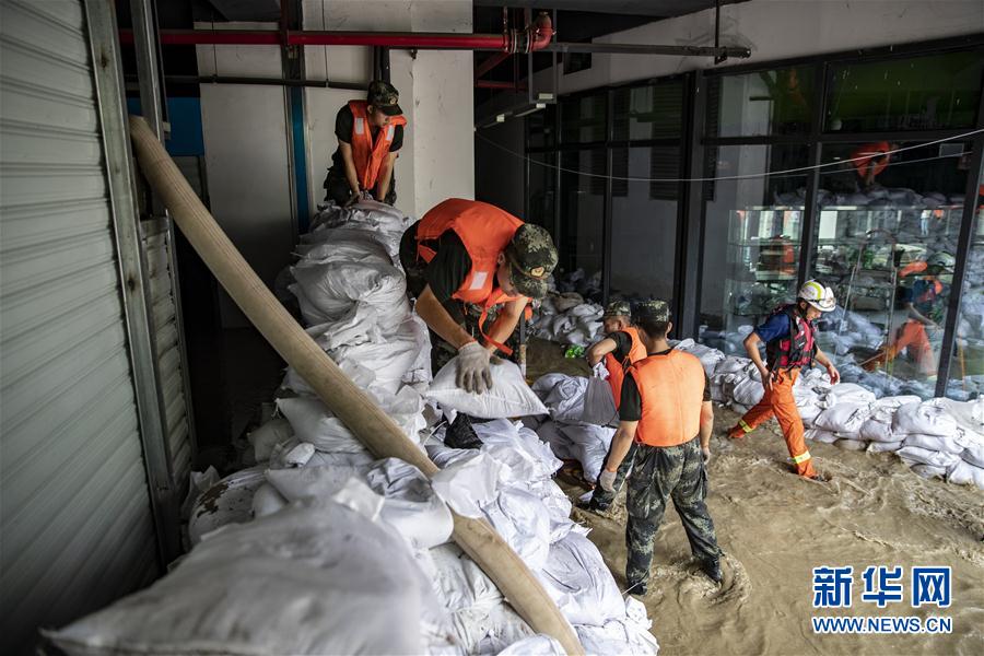 （防汛抗洪&middot;圖文互動(dòng)）（7）筑起防大汛的堅(jiān)強(qiáng)防線&mdash;&mdash;重慶防御長(zhǎng)江、嘉陵江過(guò)境洪峰現(xiàn)場(chǎng)記錄