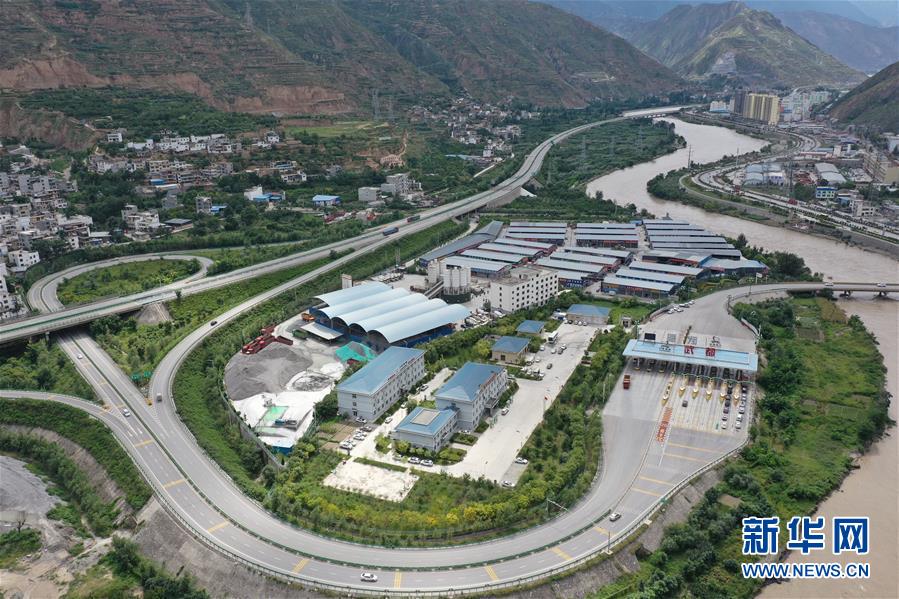 (防汛抗洪)(1)甘肅隴南:因暴洪泥石流災(zāi)害中斷的高速公路已全部恢復(fù)通車