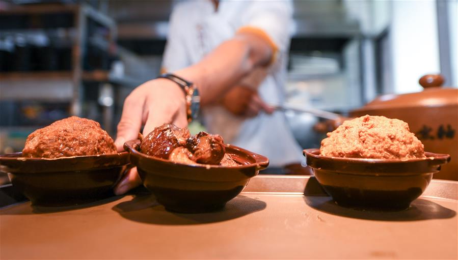 （在習(xí)近平新時代中國特色社會主義思想指引下&mdash;&mdash;新時代新作為新篇章&middot;習(xí)近平總書記關(guān)切事&middot;圖文互動）（2）讓&ldquo;舌尖上的節(jié)約&rdquo;成為習(xí)慣&mdash;&mdash;全社會營造浪費可恥、節(jié)約為榮的氛圍掃描