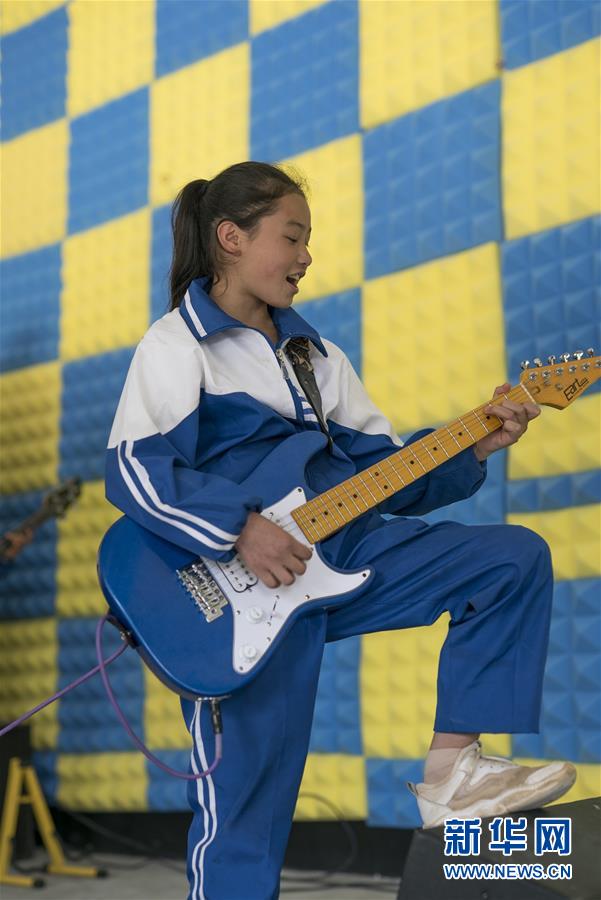 (特別的暑期生活·圖文互動(dòng))(1)聆聽(tīng)“云端”校園的搖滾夢(mèng)——貴州“海拔最高”村小暑期見(jiàn)聞