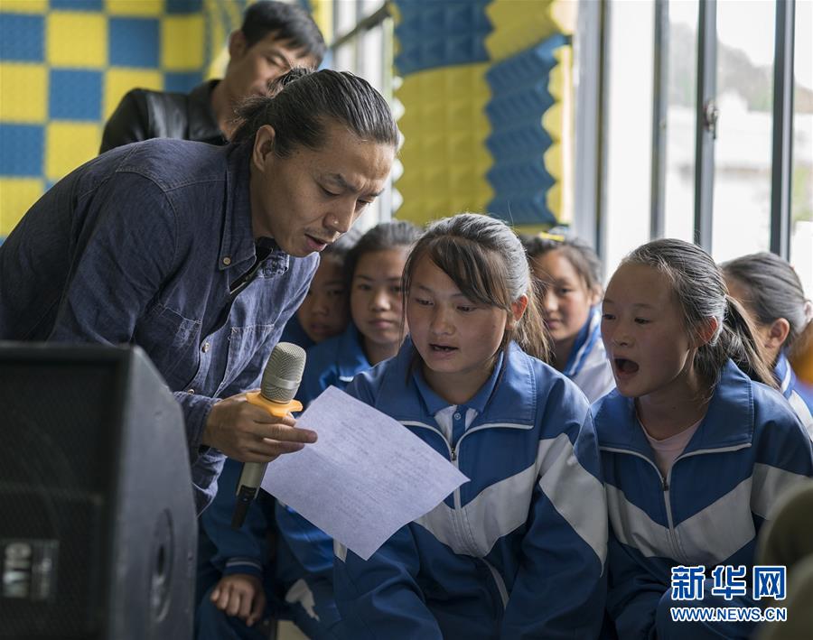 (特別的暑期生活·圖文互動(dòng))(2)聆聽(tīng)“云端”校園的搖滾夢(mèng)——貴州“海拔最高”村小暑期見(jiàn)聞