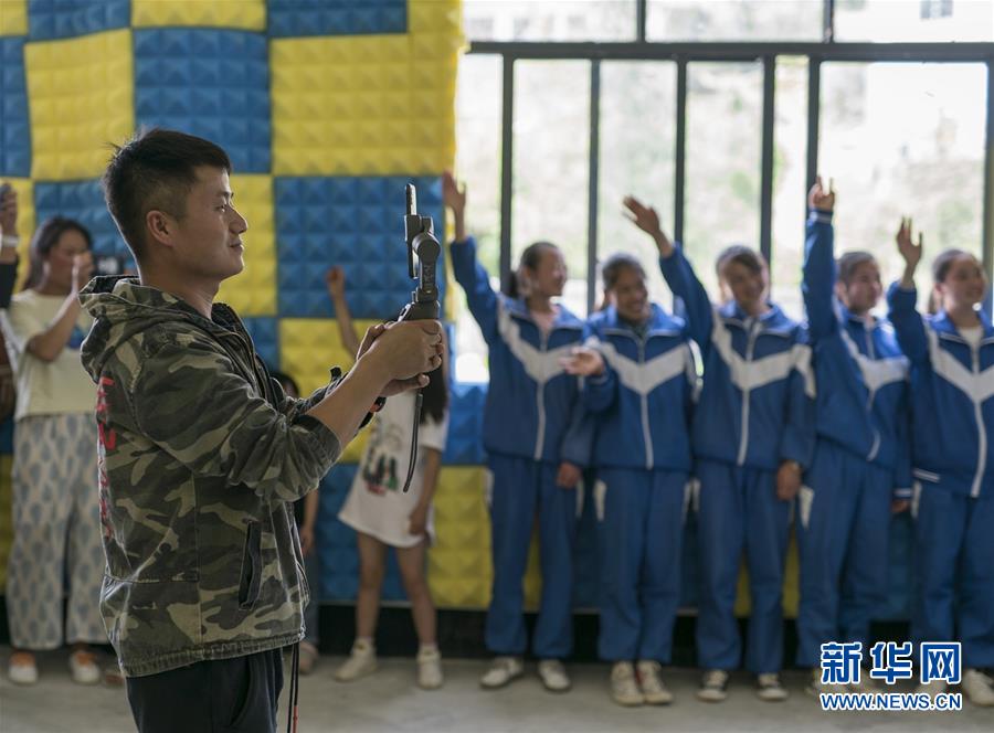 (特別的暑期生活·圖文互動(dòng))(3)聆聽(tīng)“云端”校園的搖滾夢(mèng)——貴州“海拔最高”村小暑期見(jiàn)聞