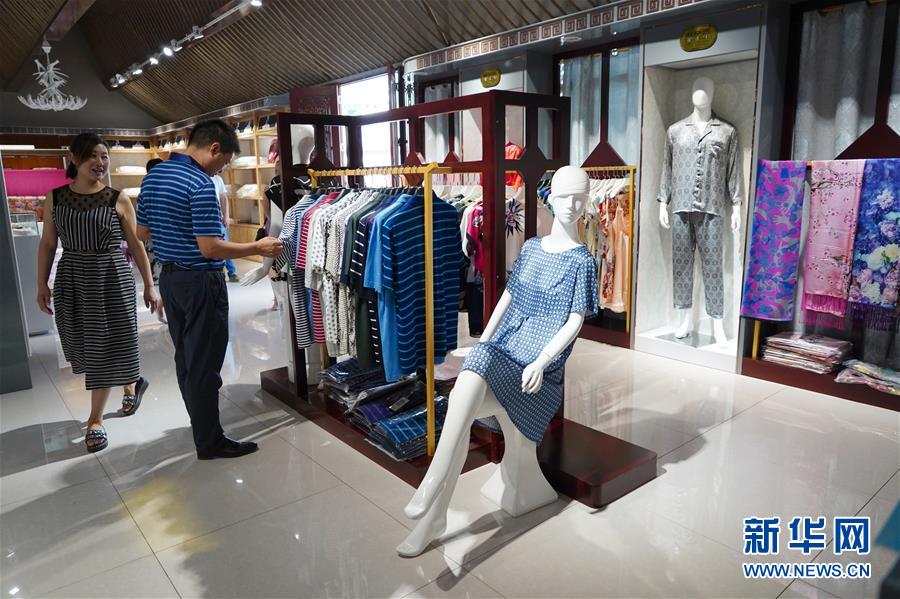 （走向我們的小康生活&middot;圖文互動）（2）綠了青山，紅了日子&mdash;&mdash;秦巴山區(qū)群眾繪出小康&ldquo;調(diào)色板&rdquo;