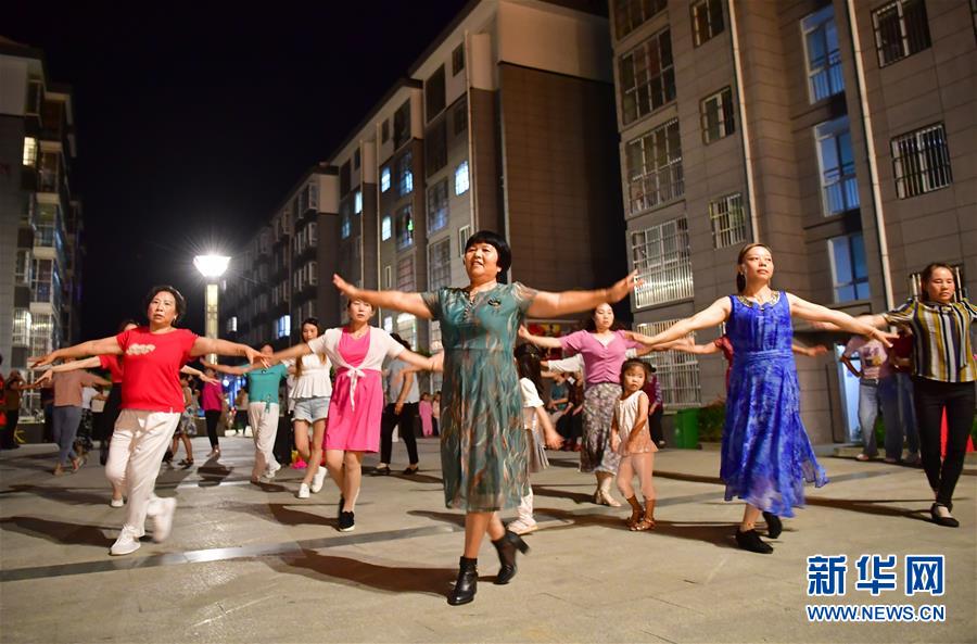 （走向我們的小康生活&middot;圖文互動）（4）&ldquo;樓上過日子，樓下賺票子&rdquo;&mdash;&mdash;來自陜西安康的易地扶貧搬遷一線觀察