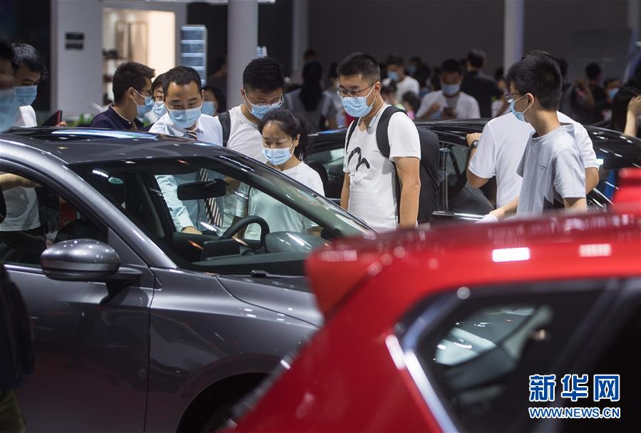 (在習(xí)近平新時(shí)代中國特色社會(huì)主義思想指引下——新時(shí)代新作為新篇章·習(xí)近平總書記關(guān)切事·圖文互動(dòng))(2)消費(fèi)回暖市聲新——內(nèi)需動(dòng)力不斷釋放的市場(chǎng)觀察