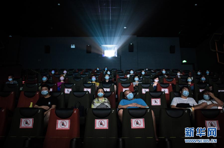 (在習(xí)近平新時(shí)代中國特色社會(huì)主義思想指引下——新時(shí)代新作為新篇章·習(xí)近平總書記關(guān)切事·圖文互動(dòng))(1)消費(fèi)回暖市聲新——內(nèi)需動(dòng)力不斷釋放的市場(chǎng)觀察