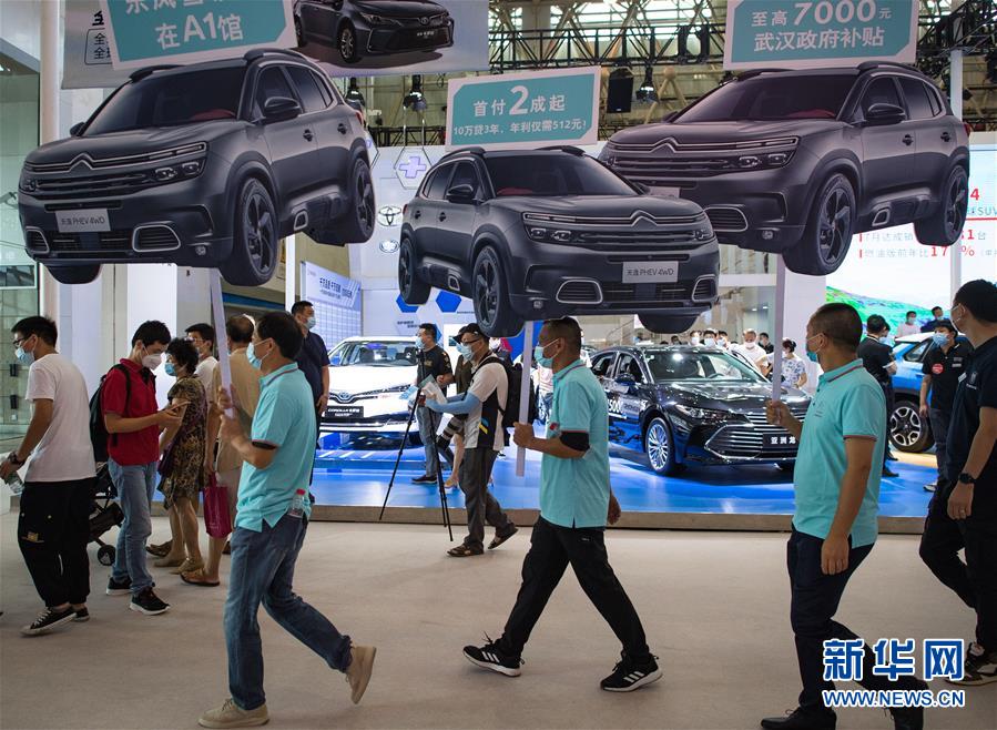 (在習(xí)近平新時(shí)代中國特色社會(huì)主義思想指引下——新時(shí)代新作為新篇章·習(xí)近平總書記關(guān)切事·圖文互動(dòng))(3)消費(fèi)回暖市聲新——內(nèi)需動(dòng)力不斷釋放的市場(chǎng)觀察