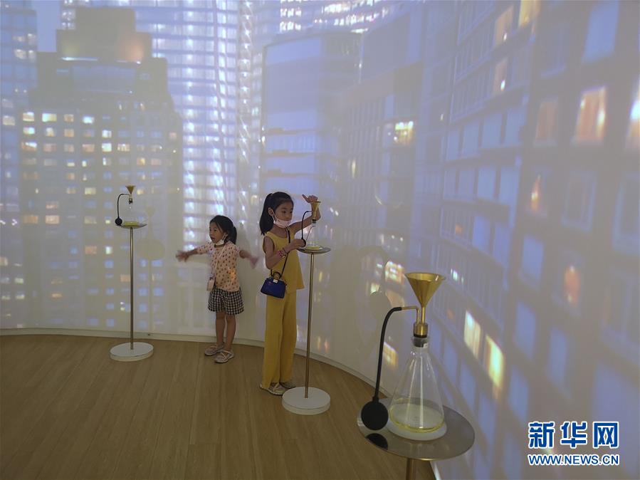 (在習(xí)近平新時(shí)代中國特色社會(huì)主義思想指引下——新時(shí)代新作為新篇章·習(xí)近平總書記關(guān)切事·圖文互動(dòng))(5)消費(fèi)回暖市聲新——內(nèi)需動(dòng)力不斷釋放的市場(chǎng)觀察