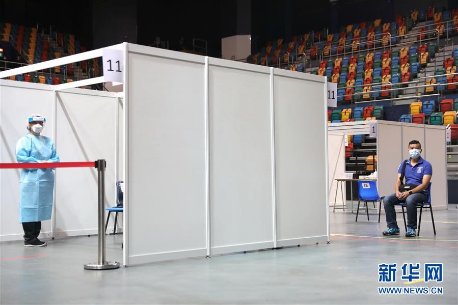 （圖文互動）（3）特寫：新冠病毒普檢首日，香港市民踴躍參與