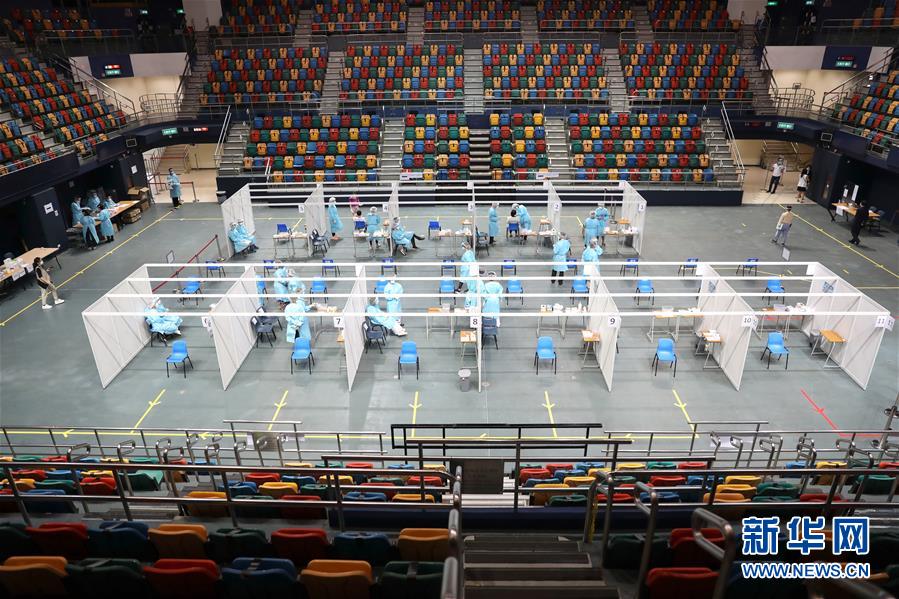 （圖文互動）（1）特寫：新冠病毒普檢首日，香港市民踴躍參與