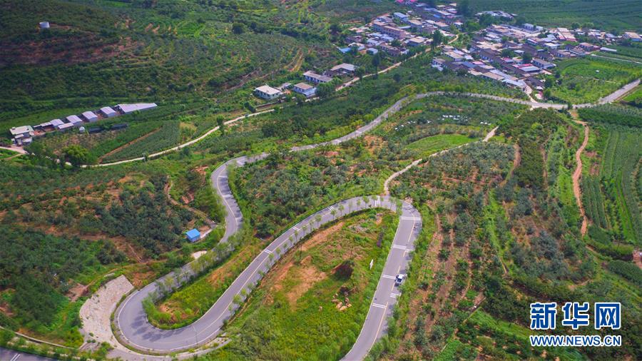 （新華全媒頭條&middot;走向我們的小康生活&middot;圖文互動）（1）長城腳下，小康村串成&ldquo;珍珠鏈&rdquo;