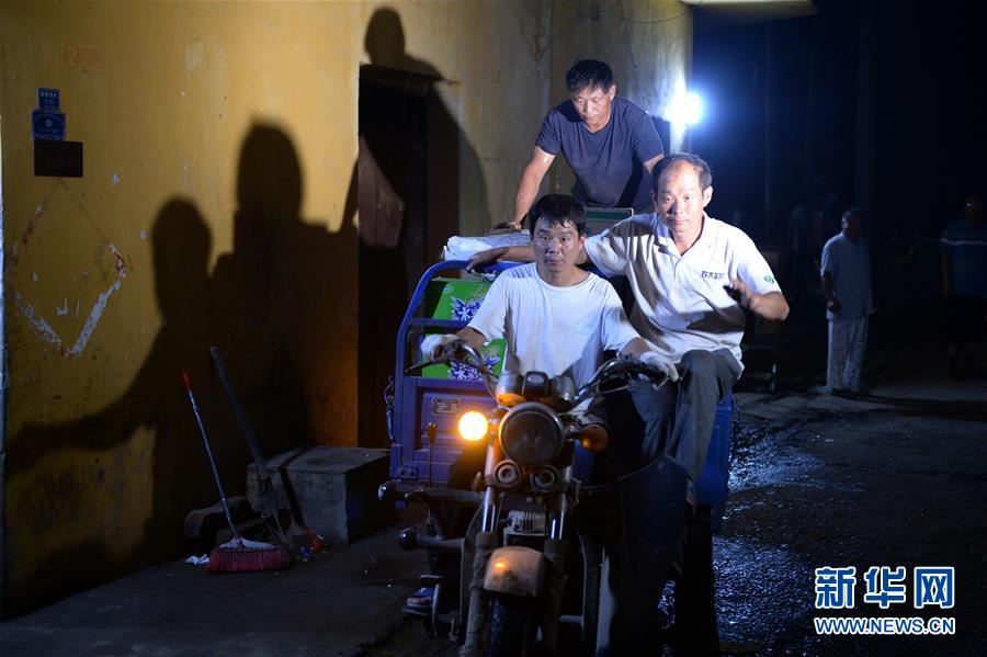 （在習(xí)近平新時代中國特色社會主義思想指引下&mdash;&mdash;新時代新作為新篇章&middot;習(xí)近平總書記關(guān)切事&middot;圖文互動）（13）一切為了人民&mdash;&mdash;寫在全國防汛救災(zāi)取得階段性重大勝利之時