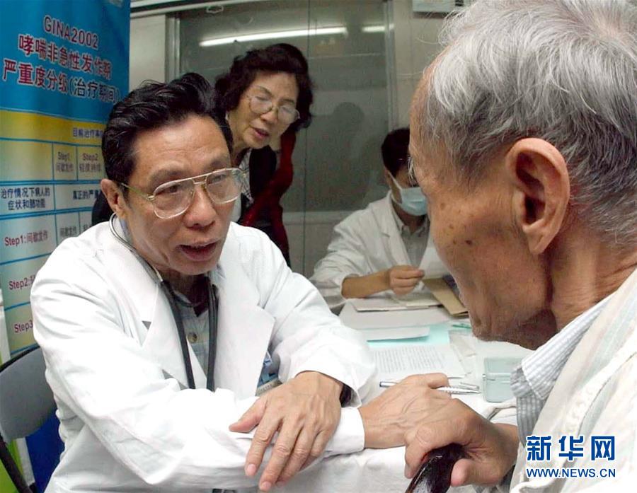 （圖文互動(dòng)）（6）敢醫(yī)敢言，生命至上&mdash;&mdash;記&ldquo;共和國勛章&rdquo;獲得者鐘南山