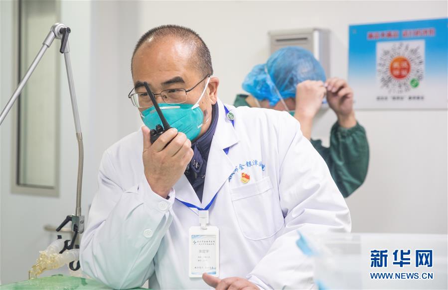 (圖文互動)(1)追趕時間的人——記“人民英雄”國家榮譽(yù)稱號獲得者張定宇