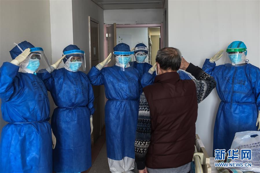 (抗疫一線醫(yī)務(wù)人員英雄群體·圖文互動(dòng))(8)人民軍醫(yī)的赤誠(chéng)守望——軍隊(duì)支援湖北醫(yī)療隊(duì)抗擊新冠肺炎疫情記事
