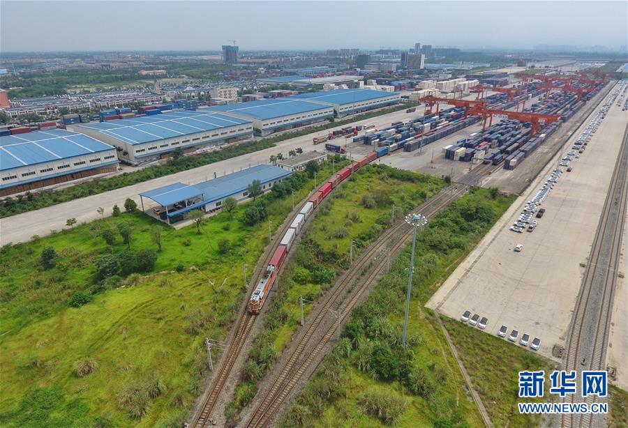 （新華全媒頭條&middot;圖文互動）（3）西部有個新的&ldquo;圈&rdquo;&mdash;&mdash;成渝加快雙城經(jīng)濟(jì)圈建設(shè)