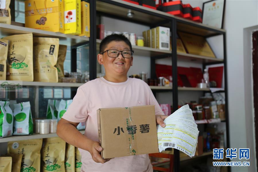 (走向我們的小康生活·圖文互動(dòng))(1)大別山“小個(gè)子”邁出小康“大步子”