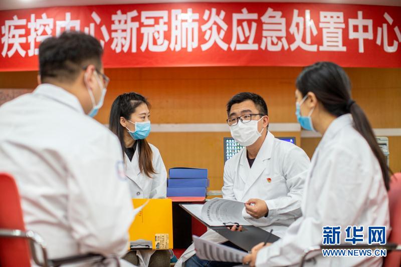 (抗疫一線醫(yī)務(wù)人員英雄群體·圖文互動)(5)合力筑起生命防線——記天津市對口支援恩施州疾控工作隊