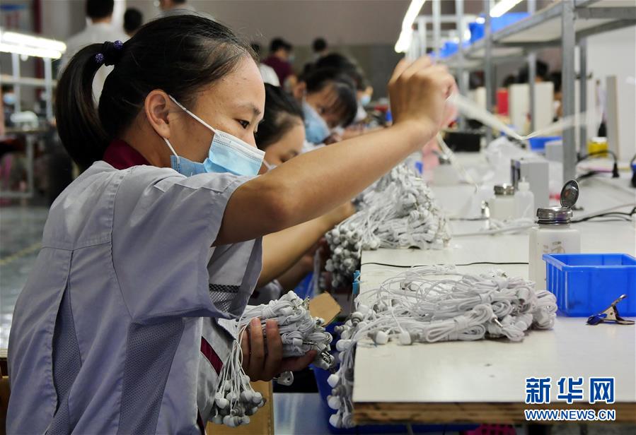 （決戰(zhàn)決勝脫貧攻堅&middot;圖文互動）（12）同飲一江水 攜手&ldquo;斬窮根&rdquo;&mdash;&mdash;深圳對口廣西河池、百色扶貧協(xié)作見聞