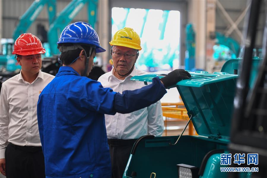 (落實(shí)“六穩(wěn)”“六保”企業(yè)見(jiàn)聞·圖文互動(dòng))(7)“智慧工廠”引領(lǐng)“生產(chǎn)節(jié)拍”——走進(jìn)山河智能一探究竟