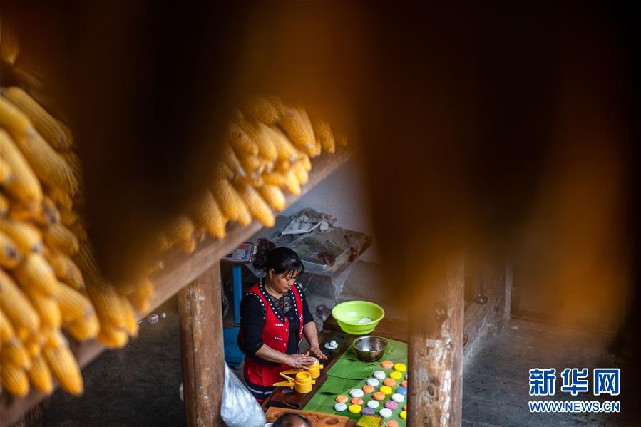 (新華全媒頭條·決戰(zhàn)決勝脫貧攻堅(jiān)·督戰(zhàn)未摘帽貧困縣·圖文互動(dòng))(9)脫貧的歌聲——云南直過(guò)民族和人口較少民族共入新時(shí)代