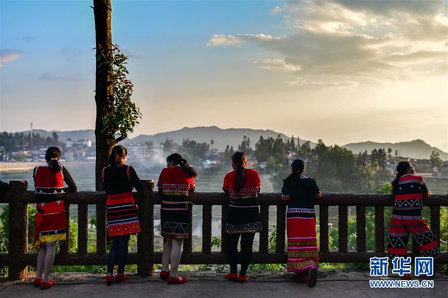 (新華全媒頭條·決戰(zhàn)決勝脫貧攻堅(jiān)·督戰(zhàn)未摘帽貧困縣·圖文互動(dòng))(13)脫貧的歌聲——云南直過(guò)民族和人口較少民族共入新時(shí)代