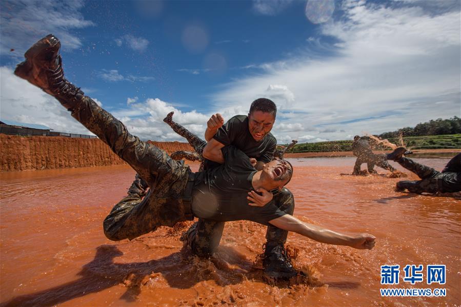 (圖文互動)(2)守護平安的“鋼刀傳人”——記武警云南總隊某支隊機動一中隊