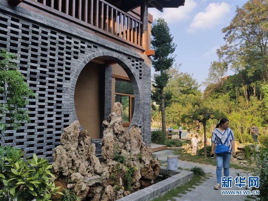 （走向我們的小康生活&middot;圖文互動）（1）游客來了，小康近了&mdash;&mdash;生態(tài)旅游引領(lǐng)湖北山區(qū)蝶變二三事