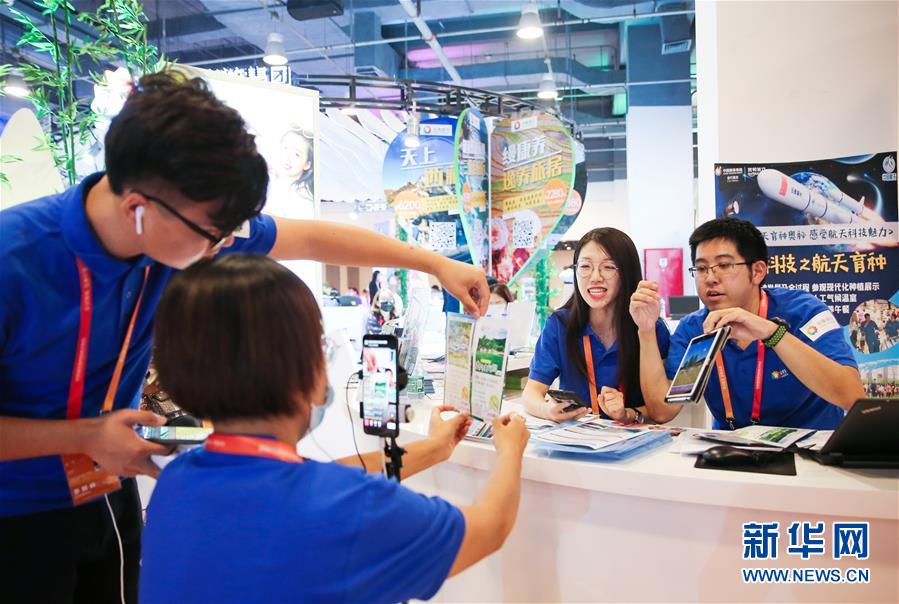 （新華全媒頭條&middot;圖文互動）（12）奮斗結(jié)碩果，再寫新篇章&mdash;&mdash;寫在共和國71周年華誕之際