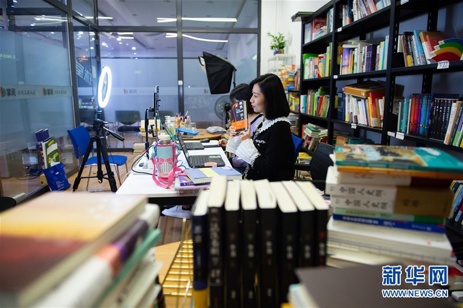 （新華全媒頭條&middot;圖文互動(dòng)）（3）我們都是讀者&mdash;&mdash;促進(jìn)全民閱讀 構(gòu)建書香社會(huì) 