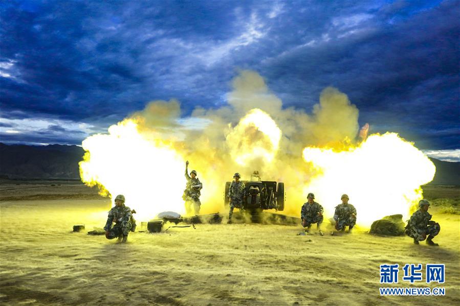 （在習近平強軍思想指引下&middot;我們在戰(zhàn)位報告&middot;圖文互動）（1）朵朵傘花綻放，勝戰(zhàn)精兵天降&mdash;&mdash;空降兵部隊某旅教導員余海龍帶領官兵傳承黃繼光精神記事