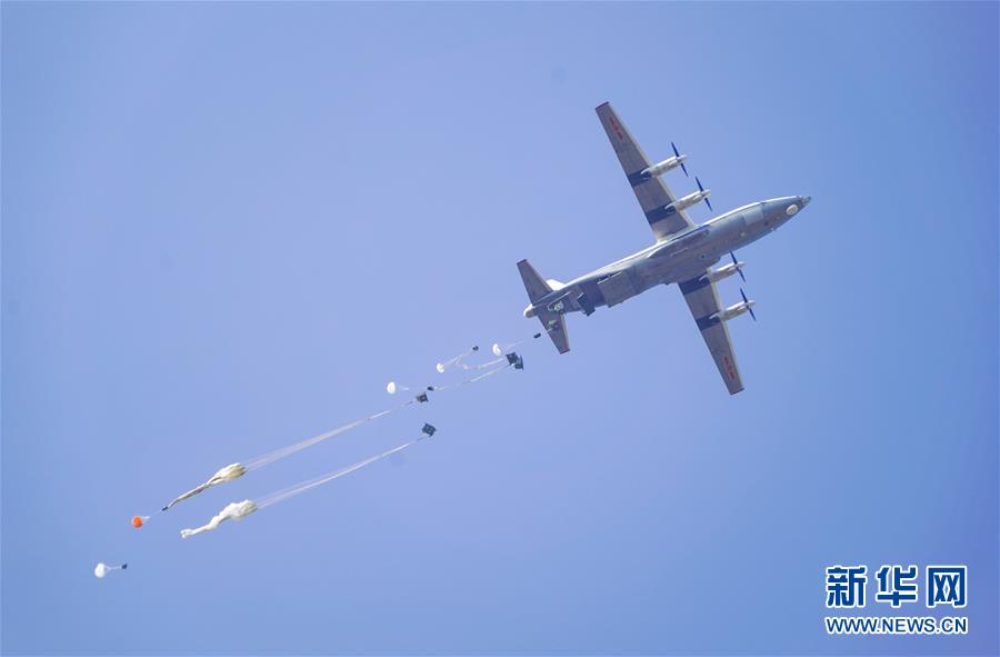 （在習近平強軍思想指引下&middot;我們在戰(zhàn)位報告&middot;圖文互動）（4）朵朵傘花綻放，勝戰(zhàn)精兵天降&mdash;&mdash;空降兵部隊某旅教導員余海龍帶領官兵傳承黃繼光精神記事