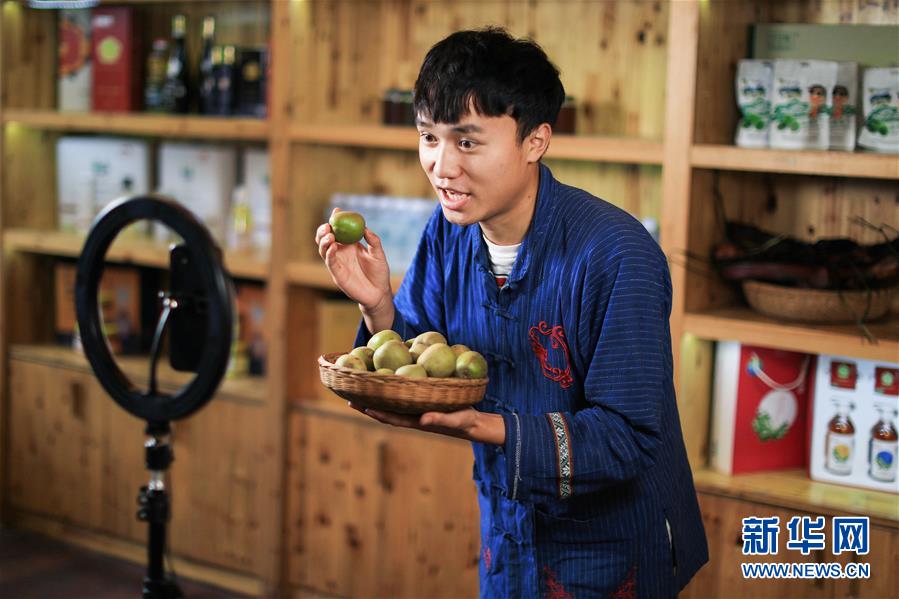 （在習(xí)近平新時(shí)代中國(guó)特色社會(huì)主義思想指引下&mdash;&mdash;新時(shí)代新作為新篇章&middot;習(xí)近平總書記關(guān)切事&middot;圖文互動(dòng)）（5）精準(zhǔn)扶貧7年，十八洞村&ldquo;長(zhǎng)&rdquo;出10余種新職業(yè)